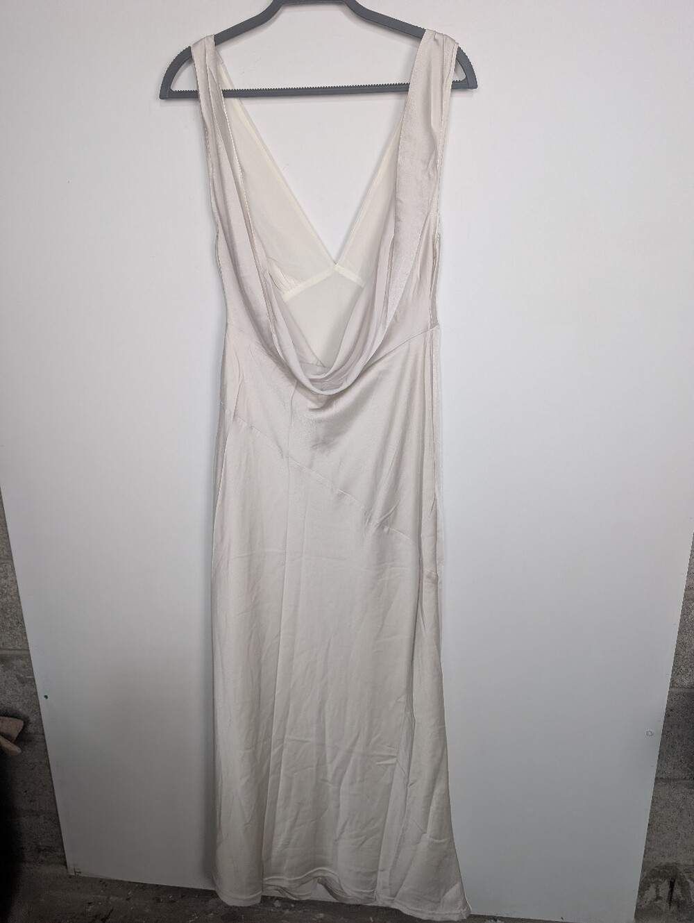 Meshki Nadia Cowl Back Satin Silver Wedding Bride Formal Maxi Dress Size XL - Picture 4 of 8